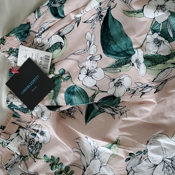 Floral pleated skirt. Size small brand new. - Picture 2 of 2